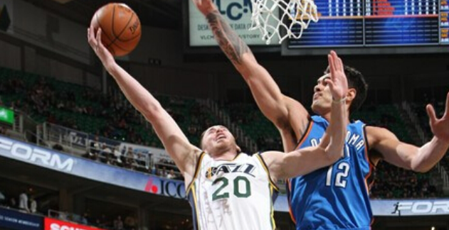 体育意甲:AC米兰2-1逆转拉齐奥 重返积分榜首